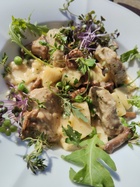 Makaron rigatoni z polędwiczką wieprzową w sosie kurkowym z młodym groszkiem Elbląg